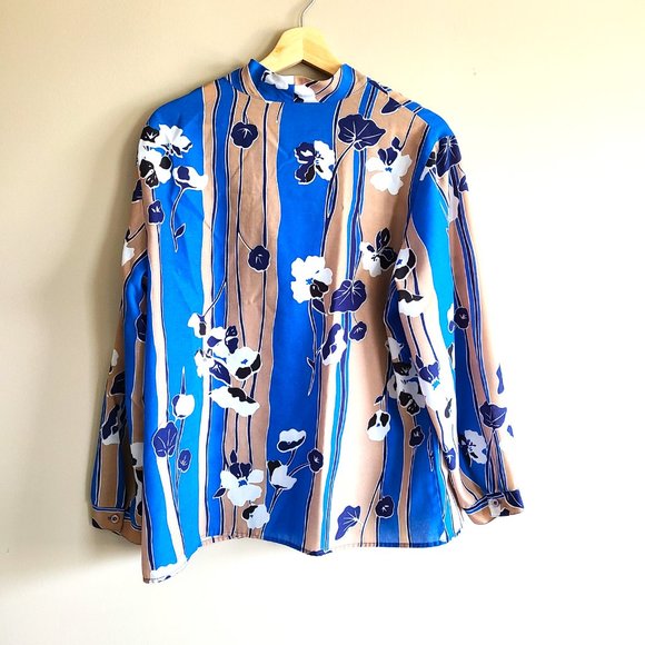 Vintage Koret long sleeves blouse with off center buttons down and bow. - Picture 8 of 14